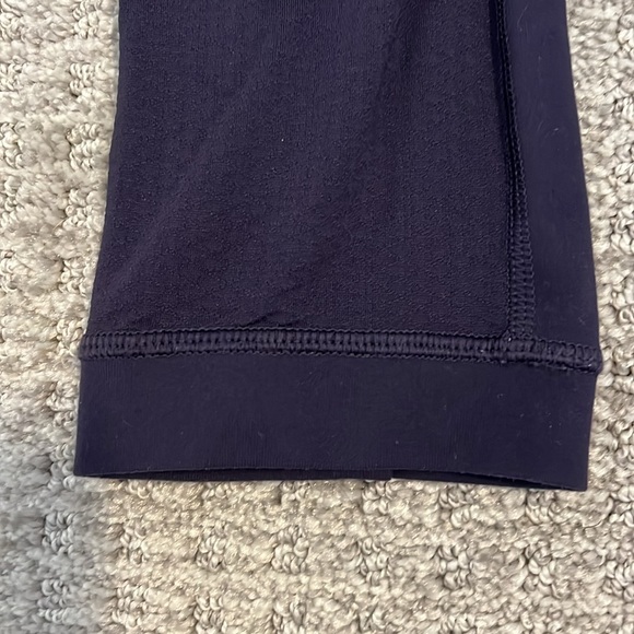 Lululemon Journey Crop Black grape colour - Picture 4 of 13